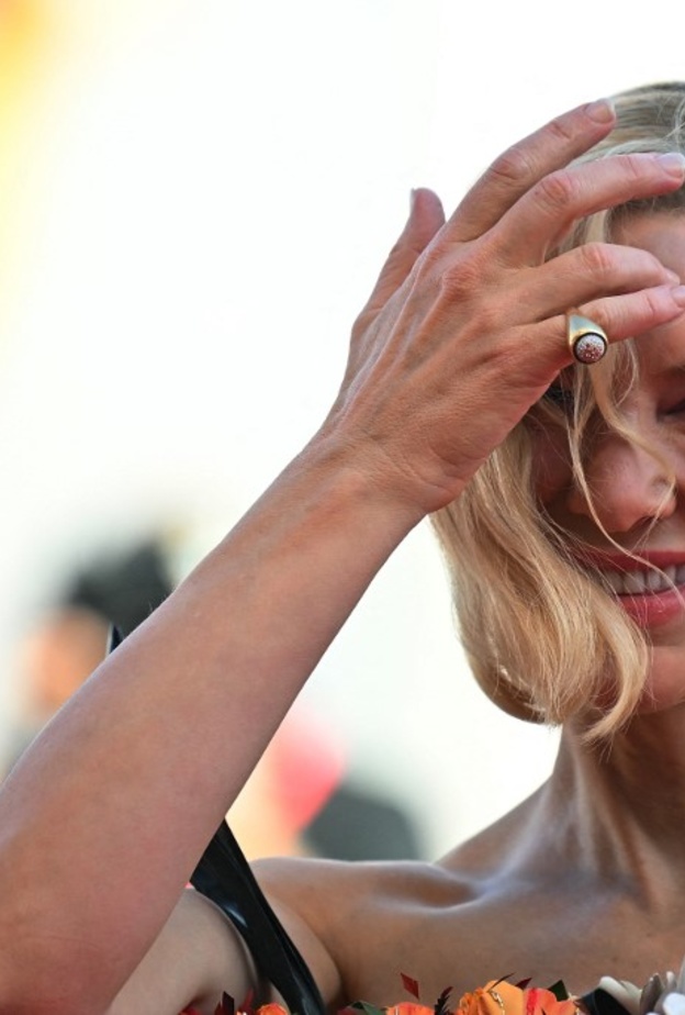 كيت بلانشيت بمجوهرات من الذهب والألماس