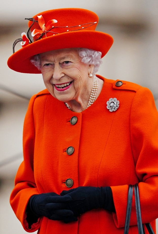 البروش كلمة سر الملكة إليزابيث لتوصيل رسائلها الخفية