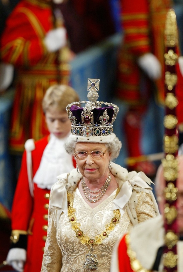 التميّز والجاذبية والشياكة التي رافقت اطلالات الملكة إليزابيث