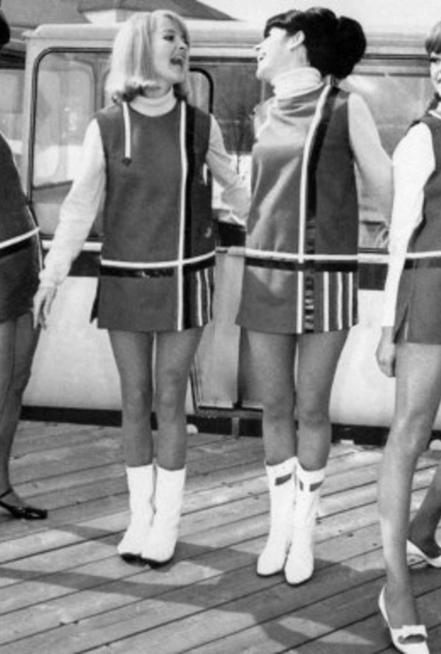 صيحة التنانير القصيرة في أسبوع الموضة عام 1966 في ميونخ ألمانيا