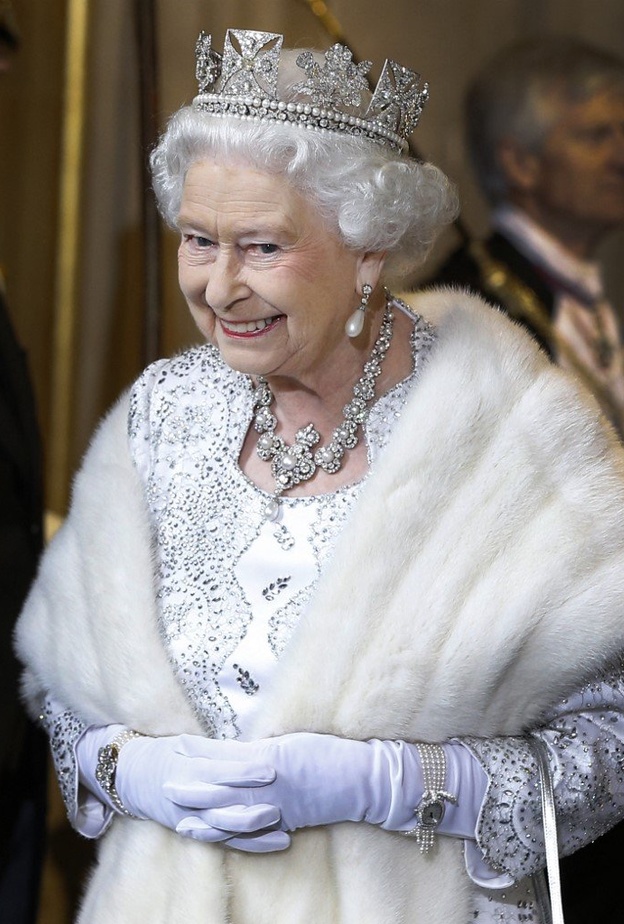 أحداث عالمية عاصرتها إليزابيث الثانية ملكة بريطانيا الراحلة