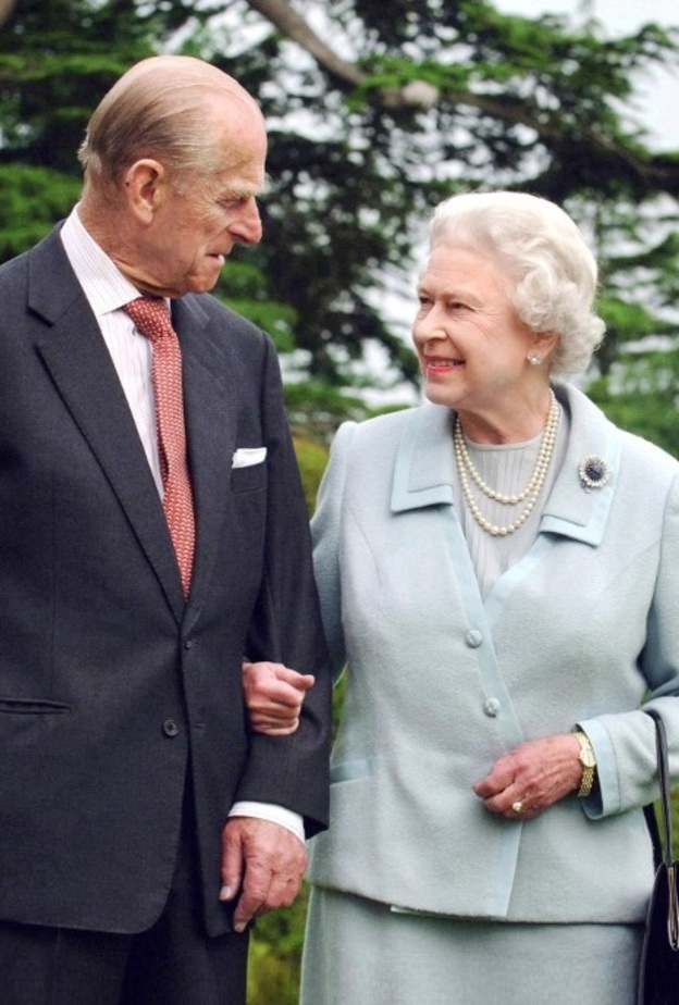 الملكة إليزابيث الثانية تلحق بحبيبها الراحل الأمير فيليب
