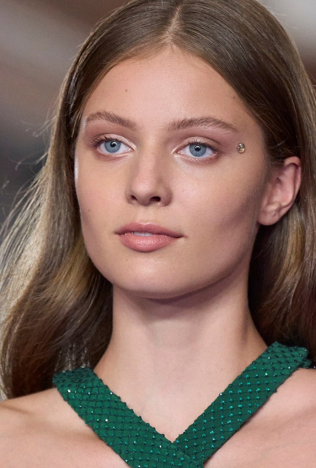 نصائح بسيطة لشفاه وردية وجذابة بعد الليزر