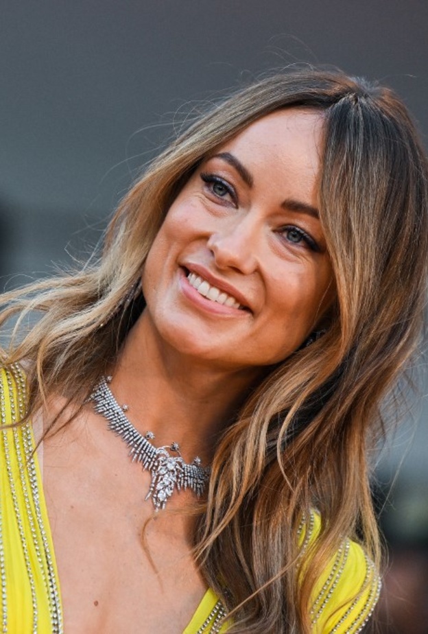 اطلالة Olivia Wilde بالمكياج البرونزي