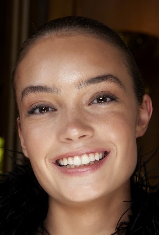 الإقلاع عن التدخين يساعد في التخفيف من تجمع الخطوط حول الفم