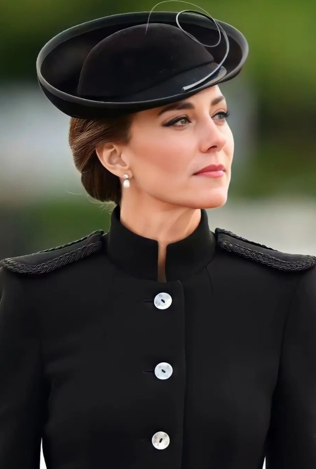 تسريحات الكعكة المترابطة مع القبعة- الصورة من صفحة rainhastragicas_ofc على انستغرام