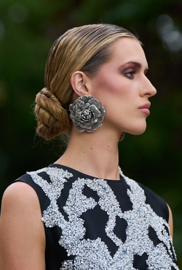 Juana Martinرفعة الكعكة المنخفضة التي يمكن تطبيقها باختلاف الوجوه من عروض