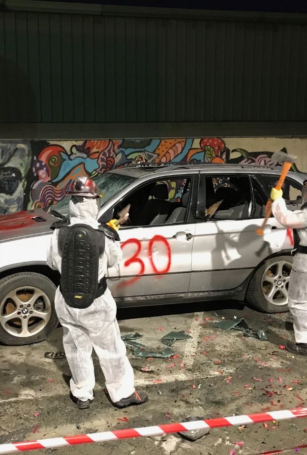 سماش روم دبي.. تخلصوا من همومكم في غرفة التحطيم 