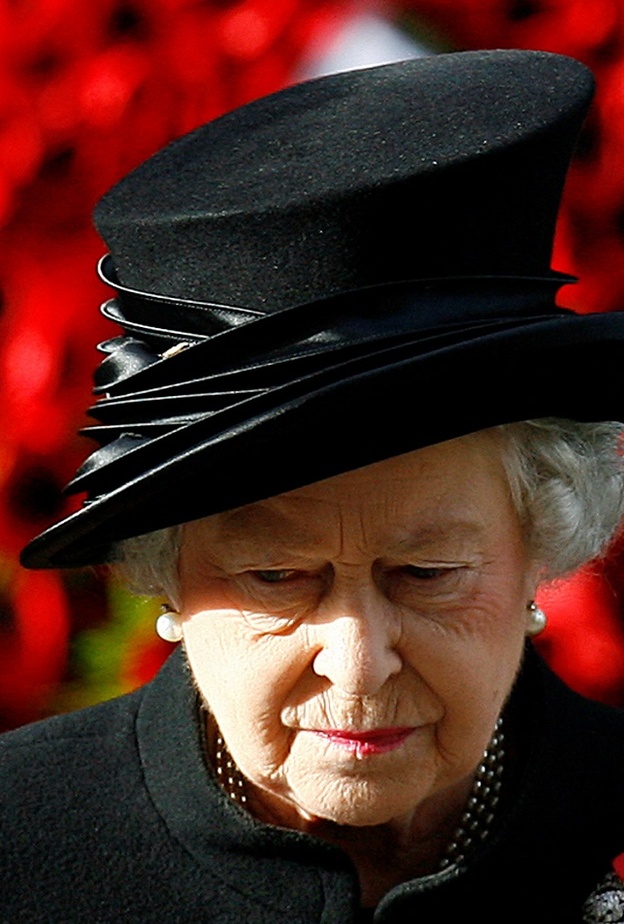 الملكة اليزابيث