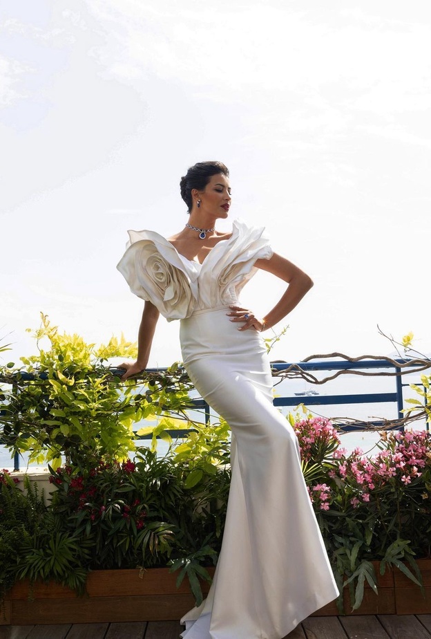 موديلات فساتين فاخرة للصبايا مستوحاة من اطلالات ريم سعيدي 