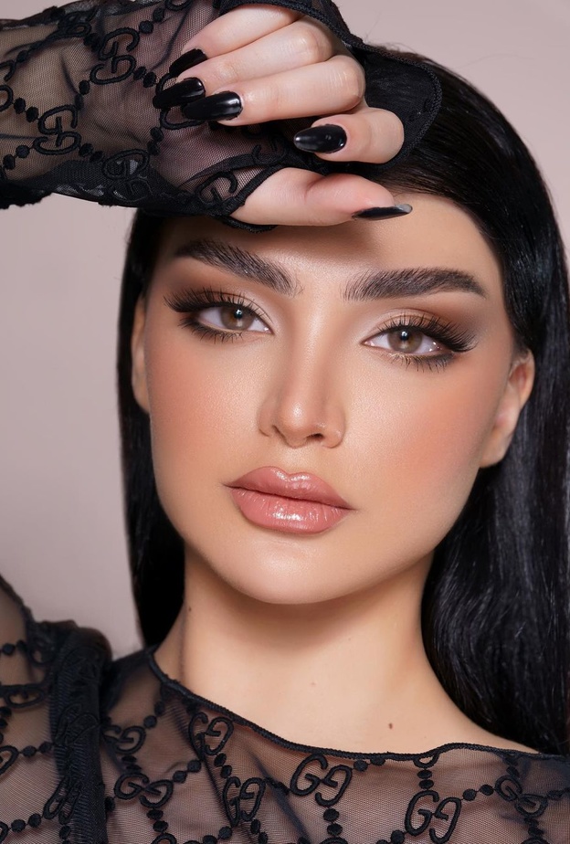 أحدث اطلالات المكياج موضة خريف 2022 بأنامل خبيرة التجميل السعودية نورة بو عوض