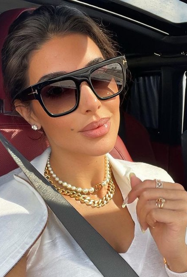 ياسمين صبري بقلادة ديور Dior