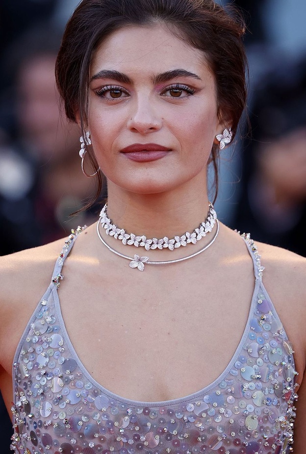 أوروا جويفينازو Aurora Giovinazzo بمجوهرات Pasquale Bruni