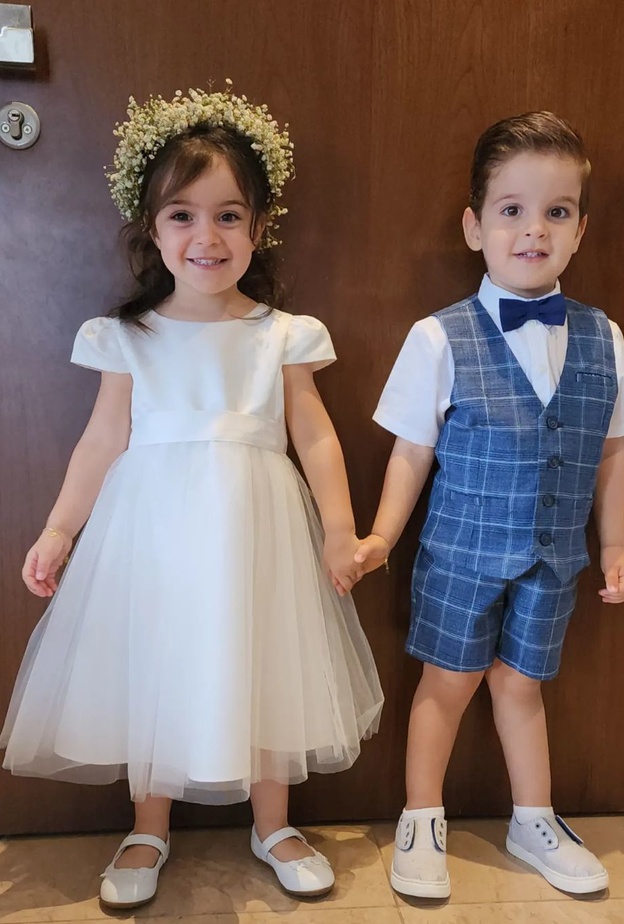 إيميه صياح مع زوجها وتوأمها