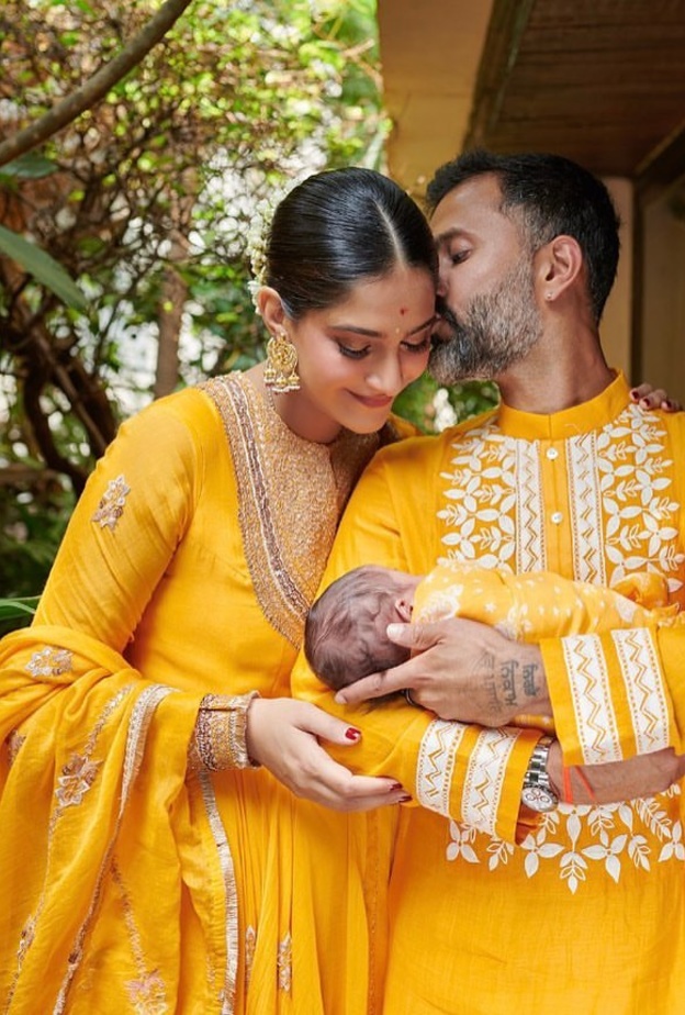 سونام كابور وزوجها مع طفلهما الأول