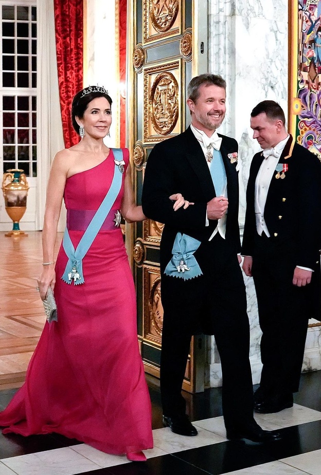 القصر الملكي الدنماركي يستقبل قادة الحكومة بحفل "مٌبهج"