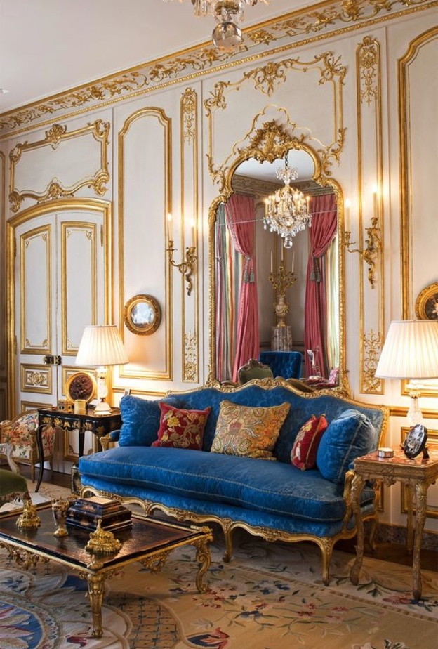 صالون كبير بطراز "ريجانس" ولمسات مذهّبة من تصميم "بريان جاي ماكارثي" Brian J. McCarthy في أتلانتا