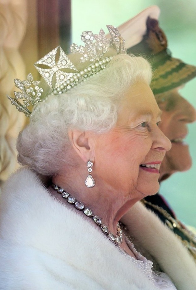 تاج إكليل الدولة The State Diadem من إرث العائلة المالكة البريطانية