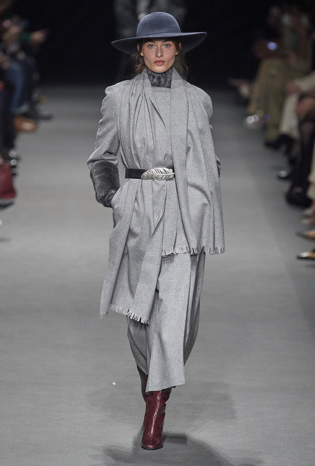 طرق لتنسيق أحزمة الخصر لإطلالات أكثر نحافة وأناقة 