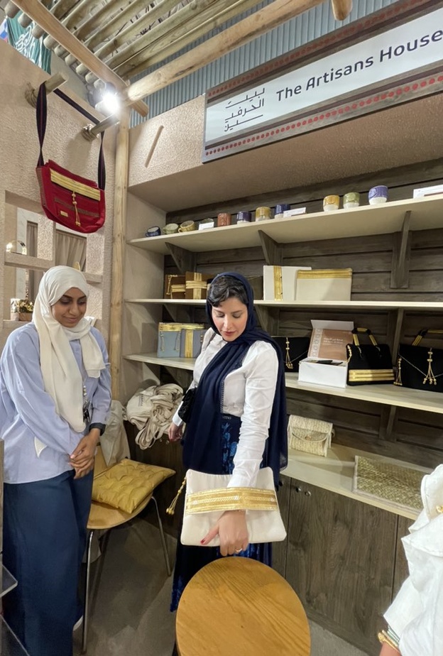 الأميرة "هيفاء آل مقرن" تزور جناح المملكة في معرض مارسيليا الدولي وتفتخر بتراث المملكة الغني والمتنوع