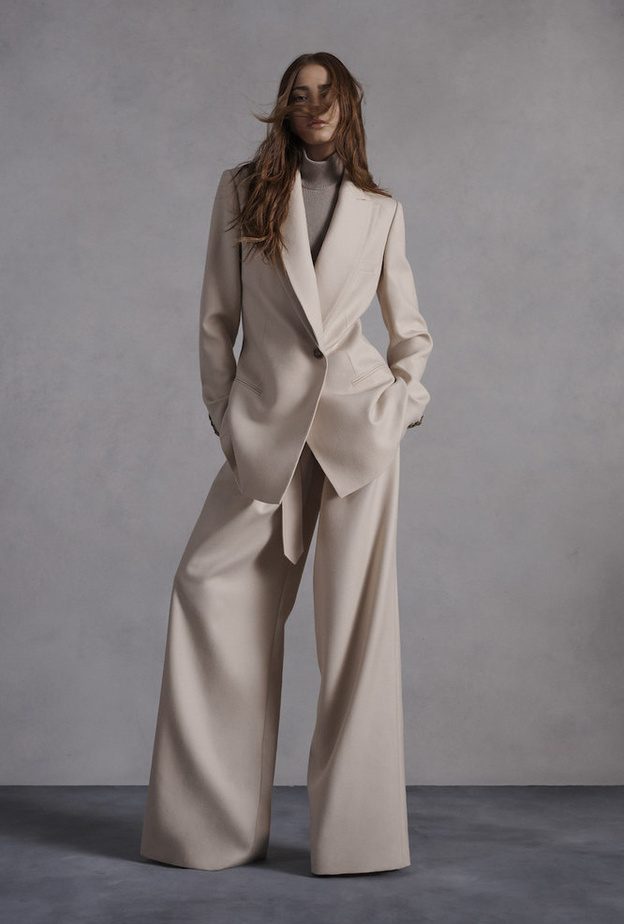 أجمل تصاميم البدلات الرسمية لأناقة عصرية في خريف 2022