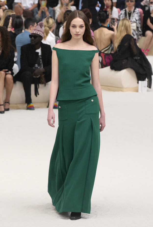 بناطيل واسعة مناسبة لإطلالتك في اليوم الوطني السعودي