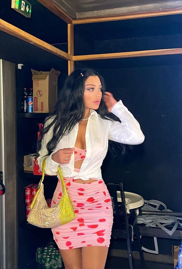 هيفاء وهبي بإطلالة جذابة في قبرص