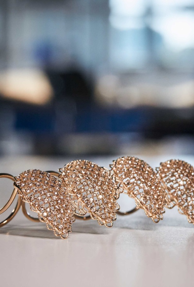 Dior تقدّم  المهارة الحرفيّة وراء مجوهرات D-Renaissance