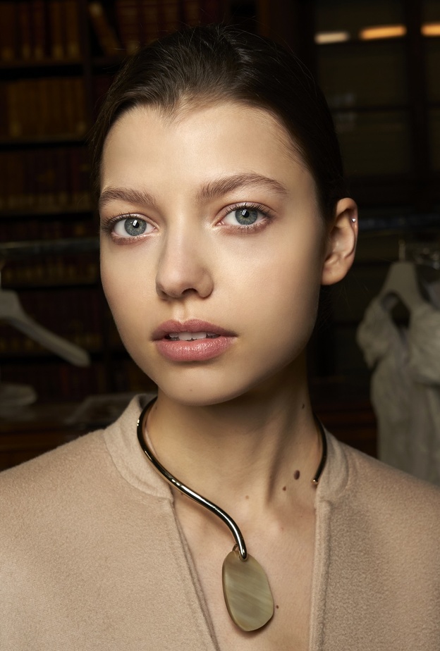 6 خطوات لجعل كريم الأساس مثالياً على بشرتك وبدون عيوب