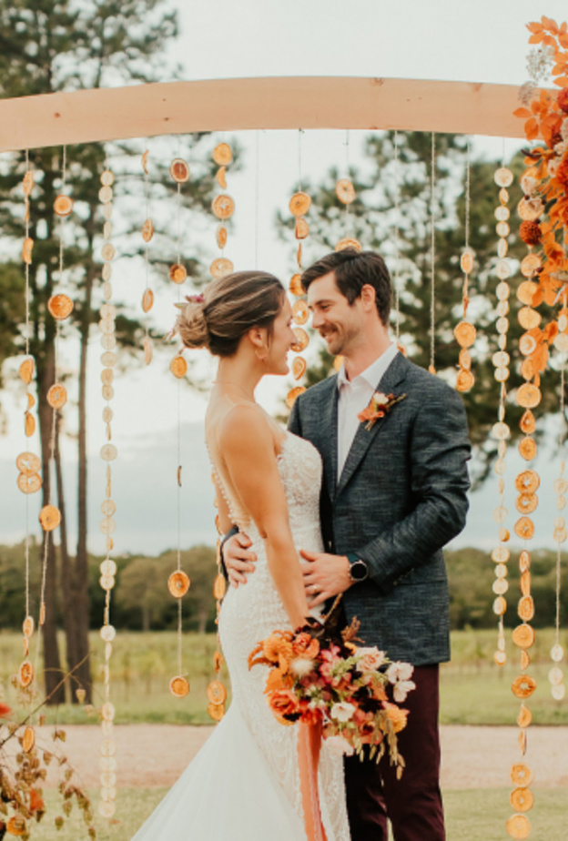 أفكار رائعة لديكور طاولات حفلات الزفاف الخريفية