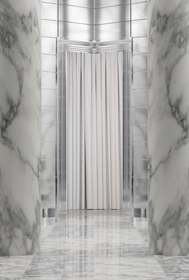 بث مباشر لعرض أزياء LOEWE لربيع صيف 2023