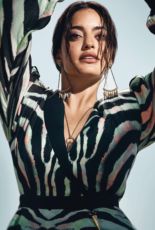 جلسة تصويرية وحوار مع نجمة غلاف عددنا الإلكتروني رائدة الأعمال وأيقونة الأناقة Karen Wazen