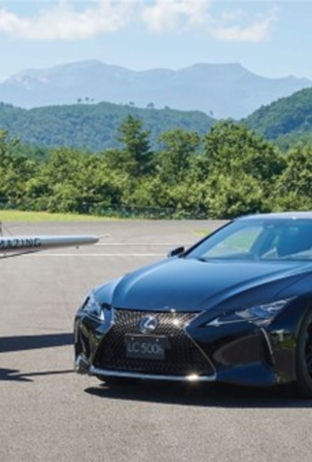 لكزس LC 500 Aviation Edition تعرض في نادي اليخوت بجدة قبل بيعها في مزاد خيري