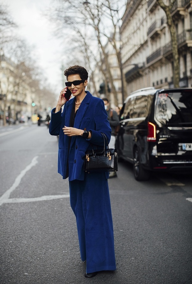 بدلة من المخمل من أحدث صيحات موسم خريف وشتاء 2022-2023