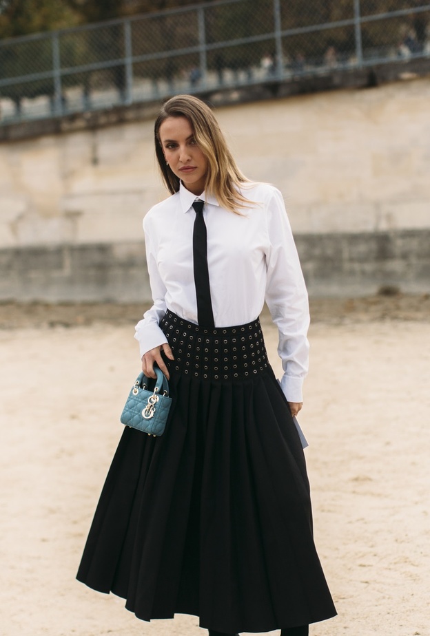 أفكار تنسيق القميص الساحر بطرق مختلفة