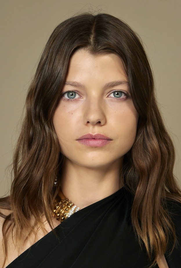 أفضل إستخدامات لزيوت الشعر لإبقاء شعرك لامع وصحي