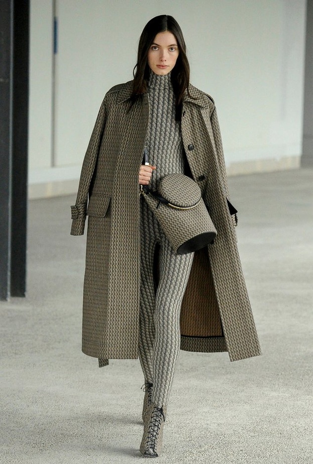 ماذا تختارين بين الجمبسوت والكات سوت لموسم خريف 2022؟