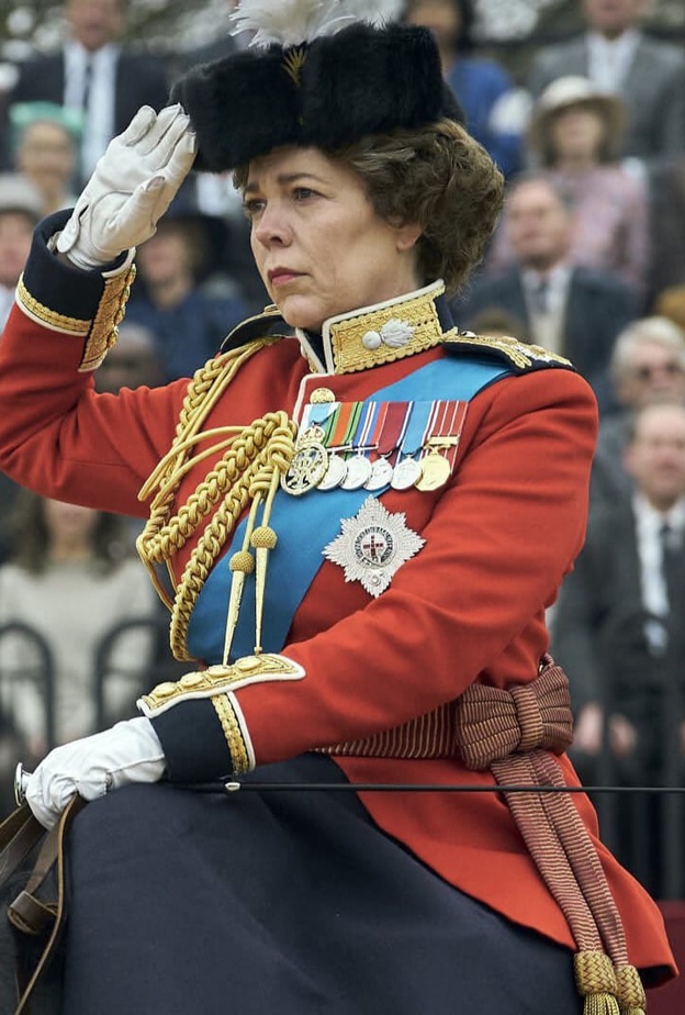 كيف ظهرت شخصية الملكة إليزابيث الثانية الأسطورية على الشاشة؟