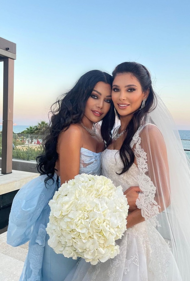 إطلالة هيفاء وهبي في حفل زفاف شقيقتها