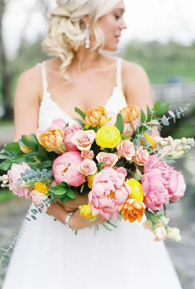 أفكار رائعة لحفلات الزفاف باللونين الأصفر والوردي