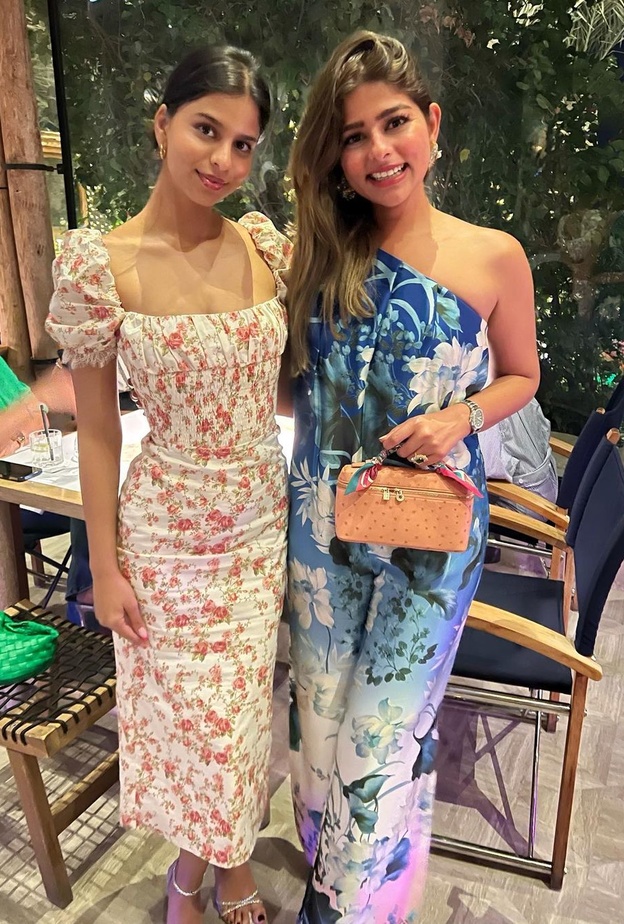 سوهانا خان تقابل شبيهتها في دبي