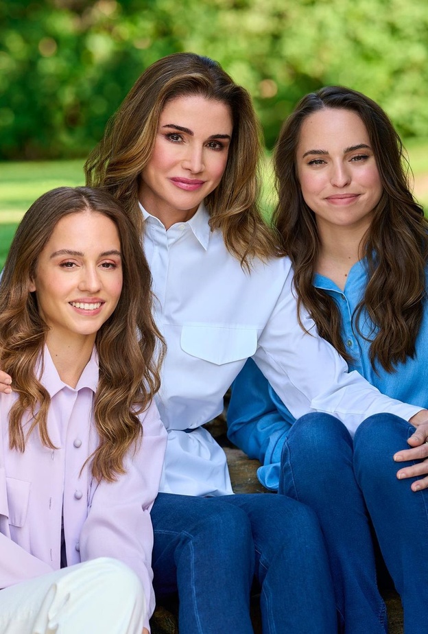 ملكة الأردن تهنئ ابنتيهما بمناسبة يومي عيد ميلادهما