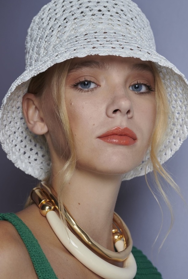 صيحات جمالية لا غنى عنها في ختام عروض الموضة في ميلانو لربيع 2023