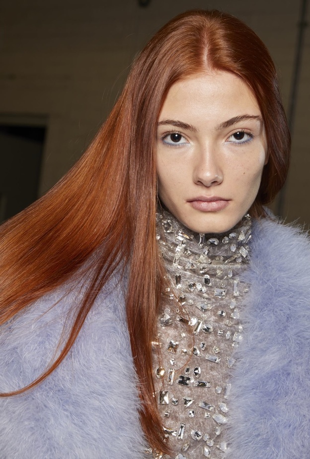 أحدث صيحات جمالية تعرّفي عليها في أسبوع لندن لموضة ربيع 2023