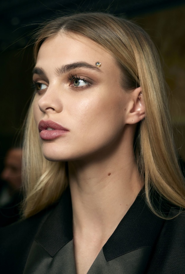 طريقة عمل سيروم منزلي لتكثيف وتطويل الرموش