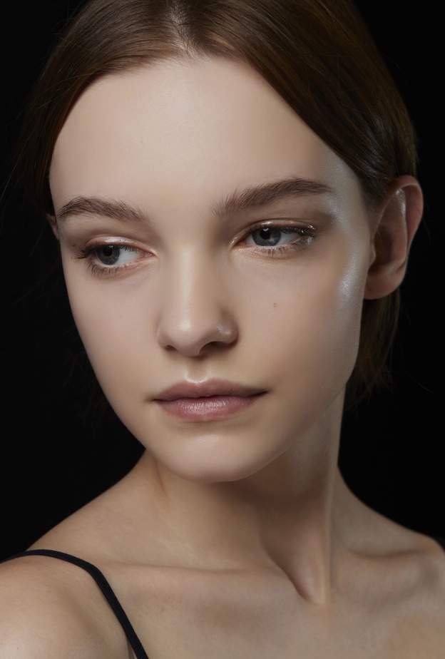 نصائح طبيعية لإزالة ندوب البشرة والتألق ببشرة نقية