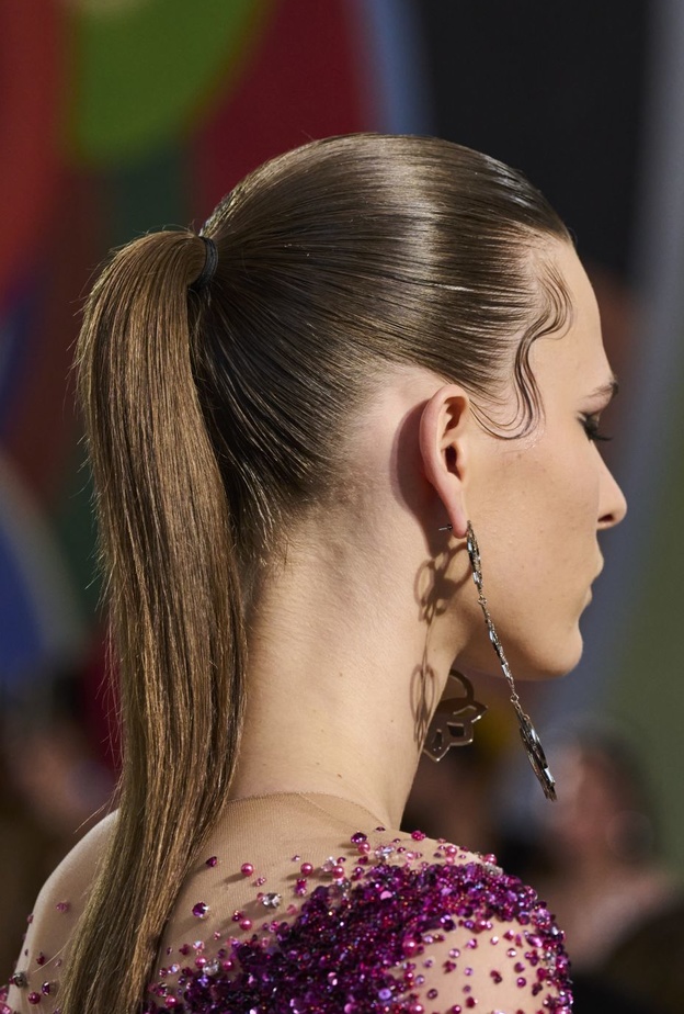 تسريحات شعر عصرية  لصاحبات الشعر بتدرجات اللون البني والأشقر