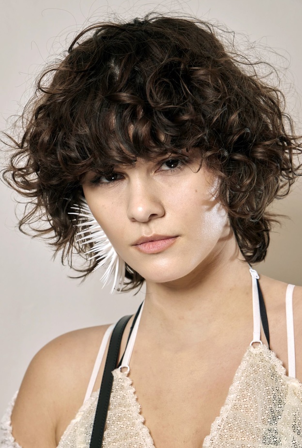 قصات شعر قصير تناسب صاحبة الوجه الدائري