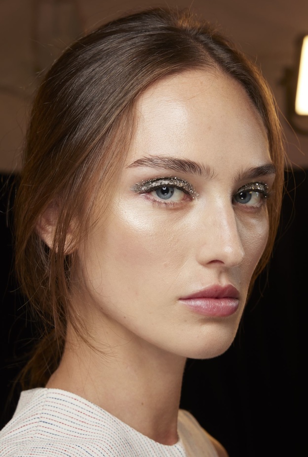 9 صيحات جمالية برزت في أسبوع نيويورك للموضة إليك خطوات تطبيقها