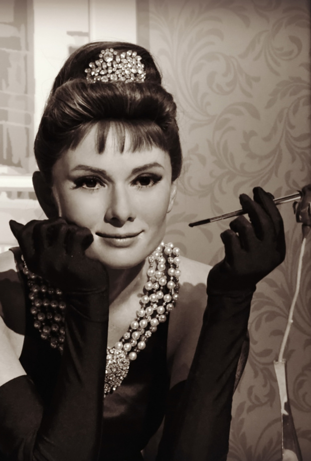 بينيلوبي كروز تعيد إحياء إطلالة أودري هيبورن في مهرجان فينيسيا ..إليكم الخطوات التي اتبعتها